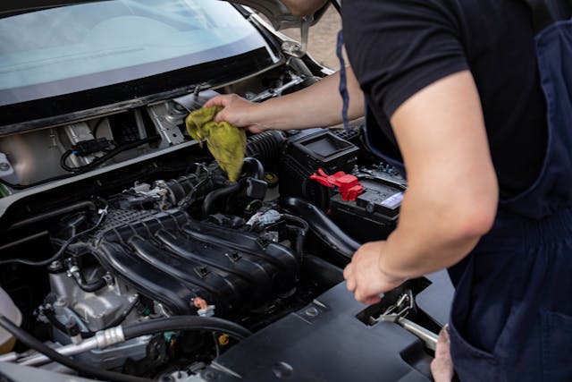 Entretien de votre voiture : opter pour le DIY ou faire appel à un expert ?