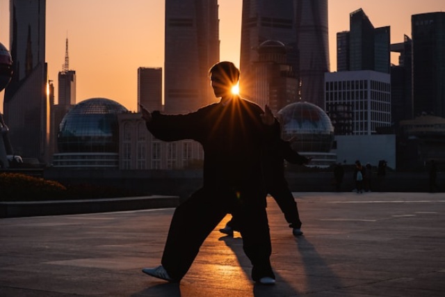 Les bienfaits du tai-chi : renforcer l&rsquo;équilibre corporel et apaiser l&rsquo;esprit