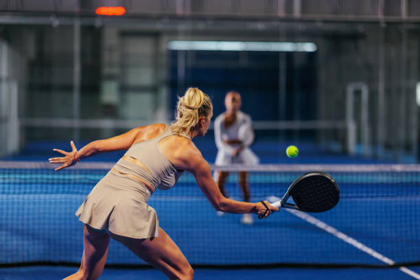 Comment comparer les entreprises avant de faire construire un terrain de tennis ?